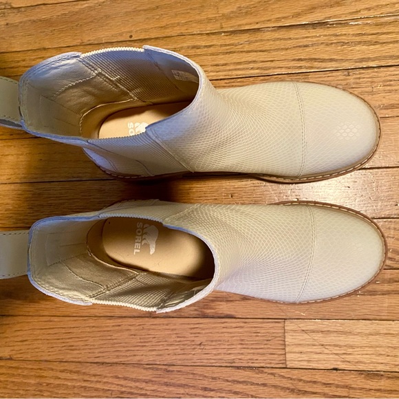 Sorel Joan Now Chelsea boot pull on size 9 cream snakeskin - Picture 10 of 16